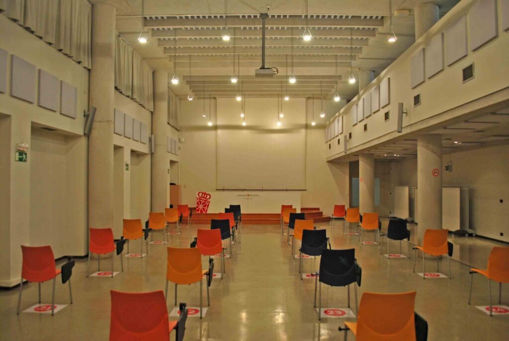 Proyecto y mejora de la acústica en el salón de actos y prensa de Educación en Navarra