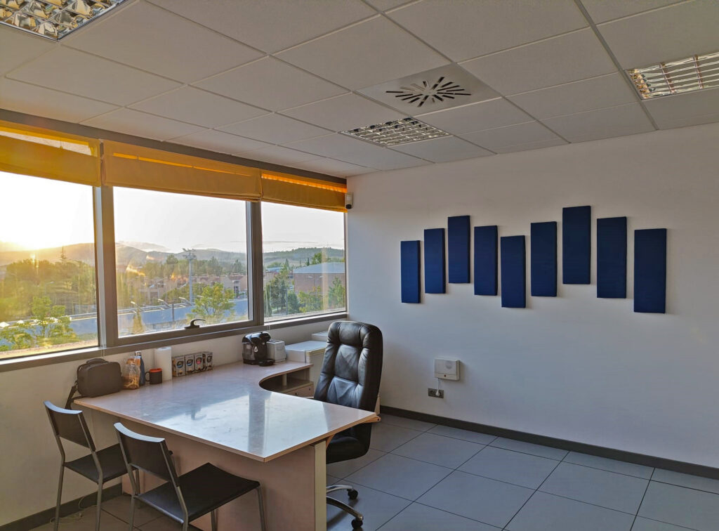 Paneles acústicos decorativos en despachos y oficinas