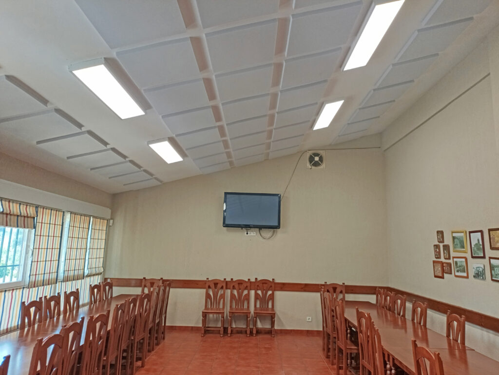 Acústica renovada en sociedad gastronómica