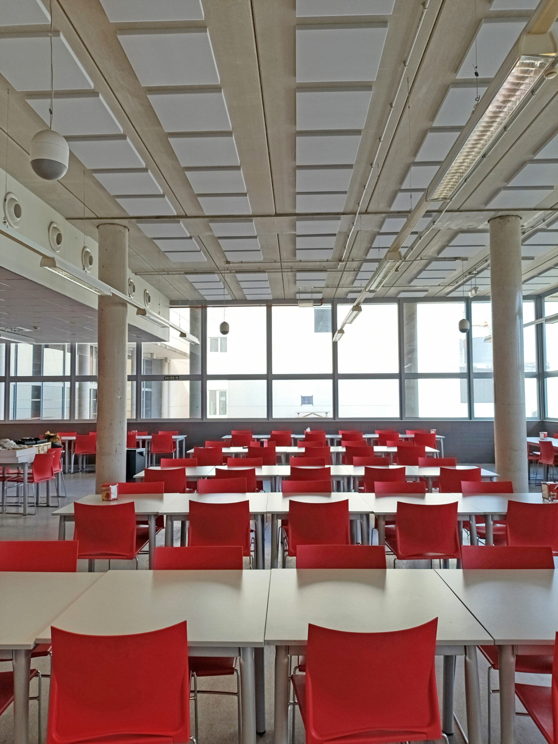 Cafetería acondicionada por idacustica