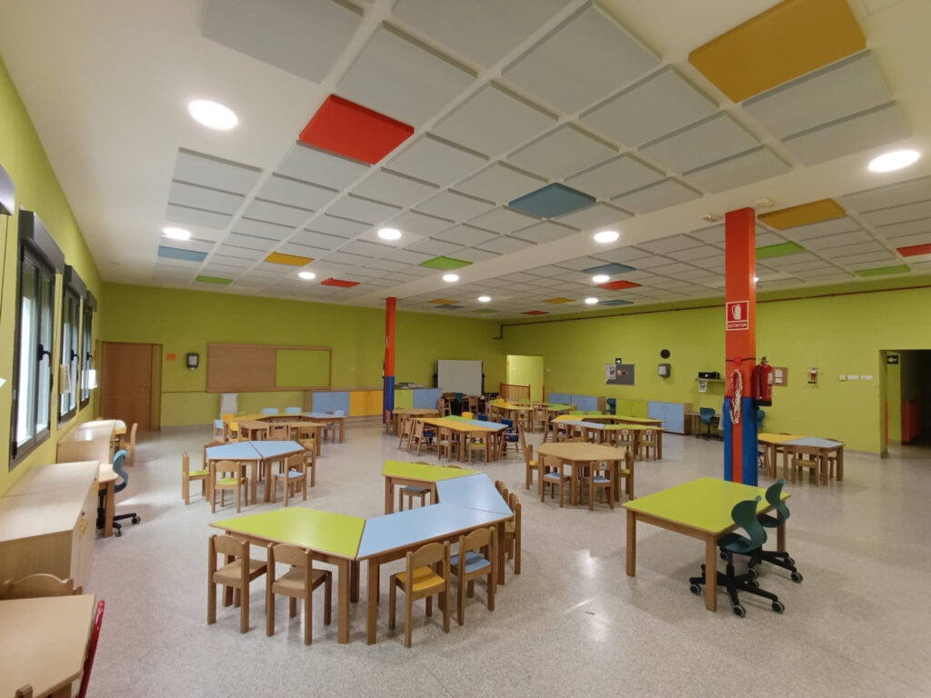 Paneles acústicos para escuelas libres de ruido