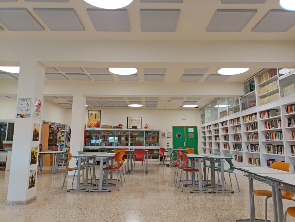 Paneles acústicos para bibliotecas escolares